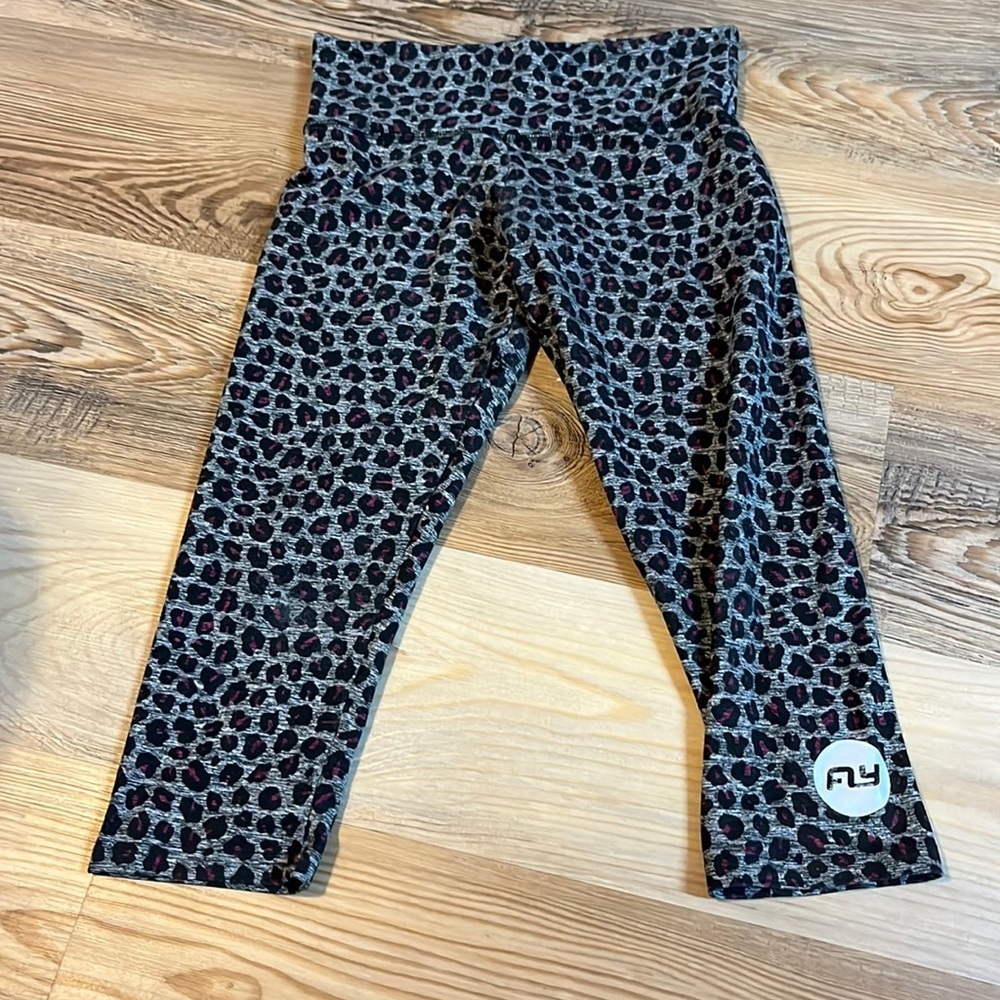 Flywheel gray and pink cheetah cropped leggings